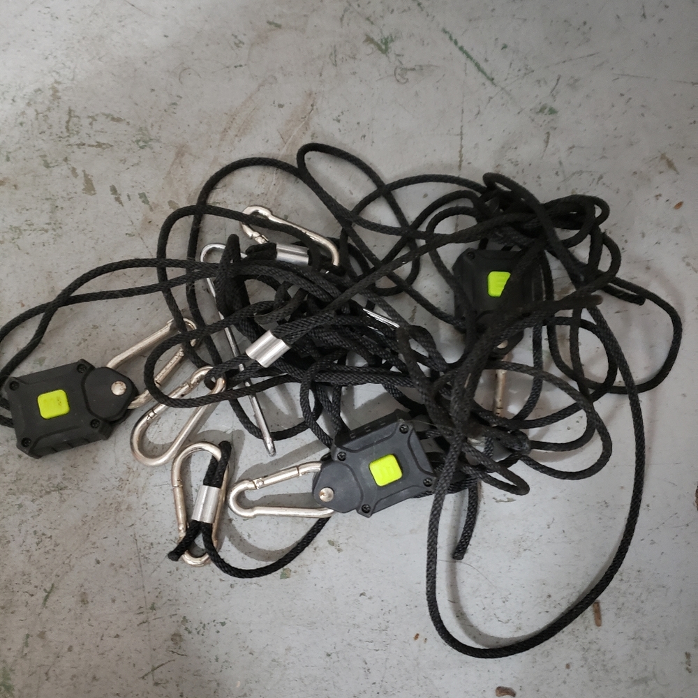 Hanging light clips for indoor grow light